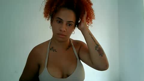 Snapshot of isa_bellaxx23 chatting on September 14, 6:42 pm isa_bellaxx23 online show from September 14, 6:42 pm
