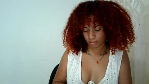 Snapshot of isa_bellaxx23 chatting on September 12, 6:59 am isa_bellaxx23 online show from September 12, 6:59 am
