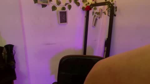 isabela online show from October 18, 9:41 pm