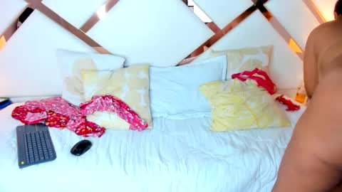 ISABELA online show from October 2, 1:10 pm