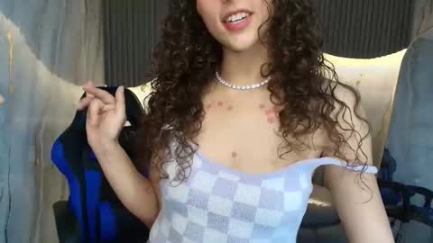 Snapshot of isa_r chatting on September 19, 3:43 am isa_r online show from September 19, 3:43 am