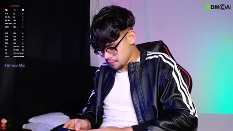 Isaac Saenz. online show from October 21, 12:49 am