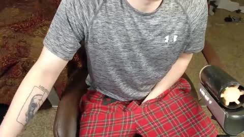 Snapshot of isaac_sheffield chatting on January 29, 8:56 pm isaac online show from January 29, 8:56 pm
