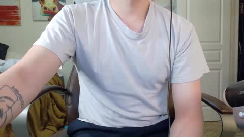 Snapshot of isaac_sheffield chatting on September 16, 7:17 pm isaac online show from September 16, 7:17 pm