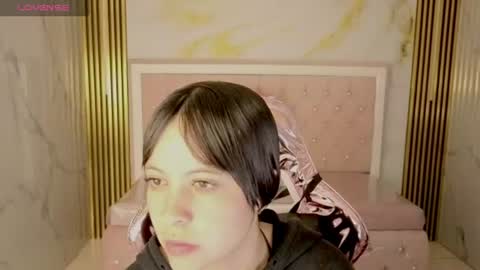 isabeau_s online show from July 9, 1:15 pm