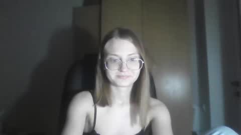 isabel_loveee online show from March 9, 9:30 pm