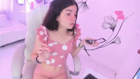 Snapshot of isabela_fiorelli chatting on March 1, 12:23 pm isabela_fiorelli online show from March 1, 12:23 pm