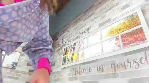Isabela online show from June 25, 3:50 pm