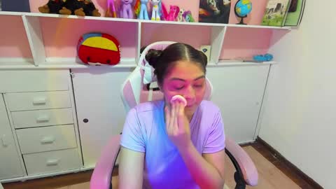 Snapshot of isabela_latingirl chatting on December 6, 4:19 am isabela online show from December 6, 4:19 am