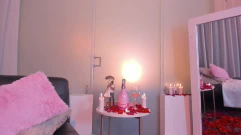 Snapshot of isabelaangell chatting on February 15, 12:59 am Isabela Angell online show from February 15, 12:59 am