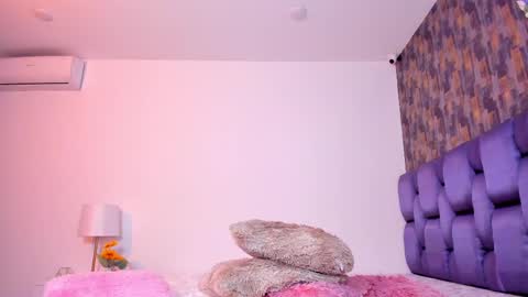 Snapshot of isabelaangell chatting on February 25, 1:52 am Isabela Angell online show from February 25, 1:52 am