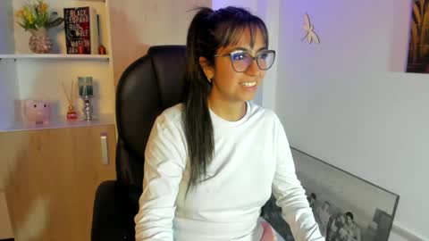 Isabella22 1 online show from February 19, 3:06 am