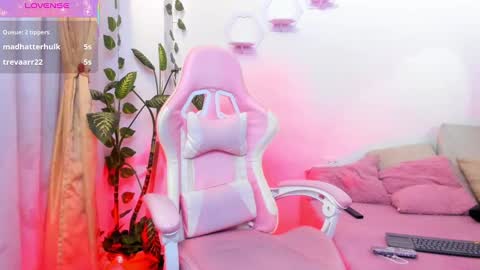 Isa online show from November 14, 2:19 pm