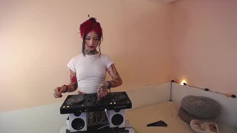 Snapshot of isabella__dark chatting on December 20, 3:14 am online show from December 20, 3:14 am