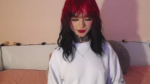 Snapshot of isabella__dark chatting on December 26, 10:31 pm online show from December 26, 10:31 pm