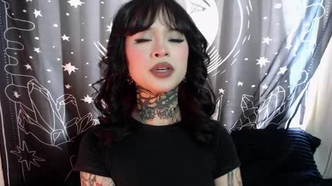 Snapshot of isabella__dark chatting on January 20, 9:43 pm online show from January 20, 9:43 pm