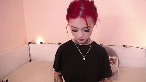 Snapshot of isabella__dark chatting on December 17, 10:00 pm online show from December 17, 10:00 pm