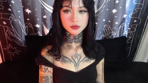 Snapshot of isabella__dark chatting on January 13, 8:58 pm online show from January 13, 8:58 pm