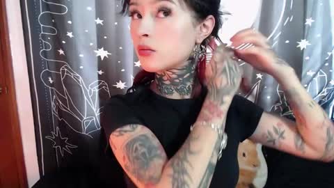 Snapshot of isabella__dark chatting on January 20, 6:32 pm online show from January 20, 6:32 pm
