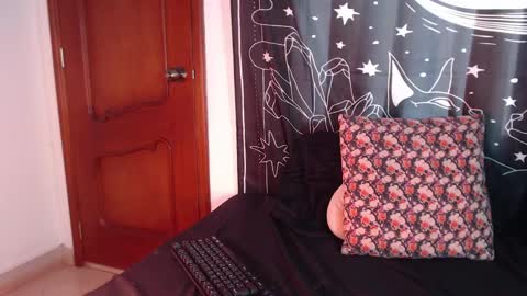 Snapshot of isabella__dark chatting on January 14, 9:41 pm online show from January 14, 9:41 pm