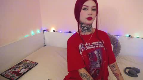Snapshot of isabella__dark chatting on December 18, 10:02 pm online show from December 18, 10:02 pm