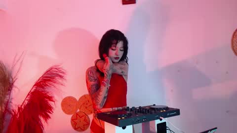Snapshot of isabella__dark chatting on January 14, 12:00 am online show from January 14, 12:00 am