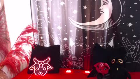 Snapshot of isabella__dark chatting on February 21, 7:32 pm online show from February 21, 7:32 pm