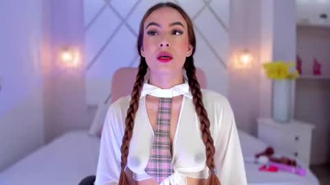 Isa  online show from December 4, 4:17 pm