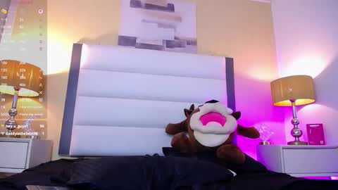 Isa Online 11pm to 5am Colombia time online show from October 10, 5:46 am