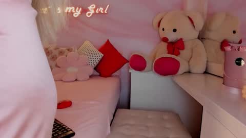 Isabella  online show from October 22, 7:59 pm