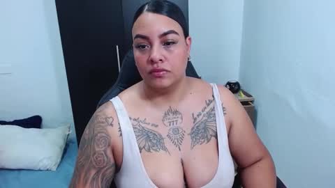 Snapshot of isabella_hots chatting on February 9, 11:25 am estefania online show from February 9, 11:25 am