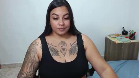 Snapshot of isabella_hots chatting on March 6, 9:31 pm estefania online show from March 6, 9:31 pm