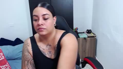 Snapshot of isabella_hots chatting on January 30, 10:29 am estefania online show from January 30, 10:29 am