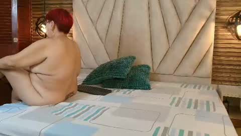 isabella_luxet online show from June 17, 12:54 pm