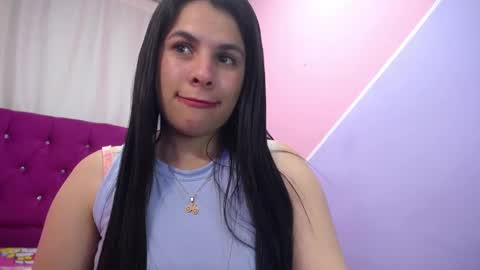 Snapshot of isabella_nice_ chatting on December 6, 1:13 am abby online show from December 6, 1:13 am