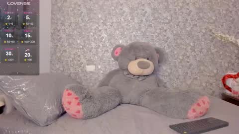 Snapshot of isabella_roberts13 chatting on February 17, 6:50 pm isa online show from February 17, 6:50 pm