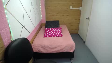 isabella_roseee online show from September 30, 8:41 pm