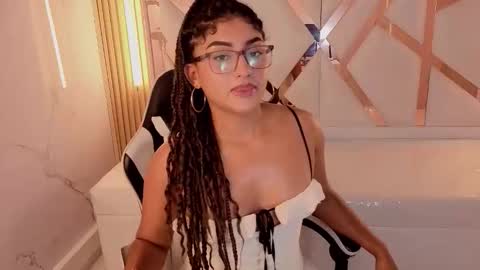 Isa online show from January 14, 8:50 pm