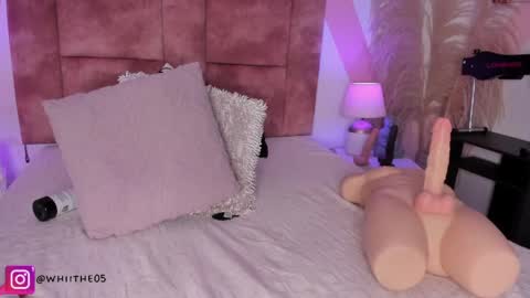 Isabella White online show from April 3, 6:04 pm