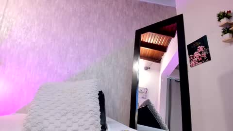 Snapshot of isabella_zc chatting on February 11, 2:57 pm isabella zc online show from February 11, 2:57 pm