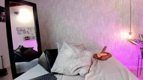 Snapshot of isabella_zc chatting on February 25, 2:58 pm isabella zc online show from February 25, 2:58 pm