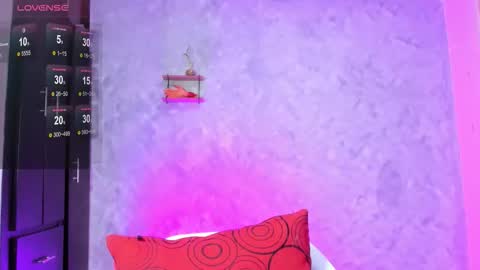 Instagram soybella01  online show from November 16, 5:59 pm