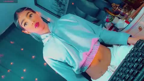 isabellagirs online show from May 6, 9:37 am