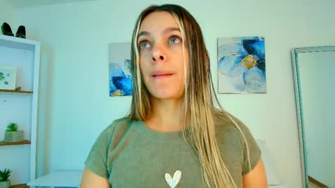 Isabella  online show from April 4, 12:12 pm