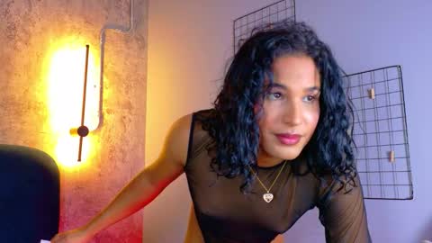 Isabella online show from October 25, 9:15 pm