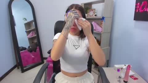 isebella online show from May 19, 1:51 pm