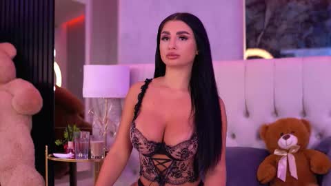 IsabelleHunt online show from September 18, 5:00 am