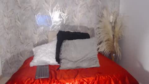 isabellj28 online show from October 24, 3:51 am