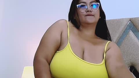 Snapshot of isabellmendez_ chatting on March 12, 6:32 pm IsabellMendez online show from March 12, 6:32 pm
