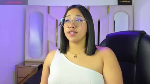 isabellrodriguez18 online show from March 3, 7:59 am